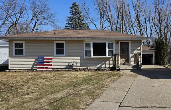 2919 Meadowbrook Drive, Clinton, IA 52732