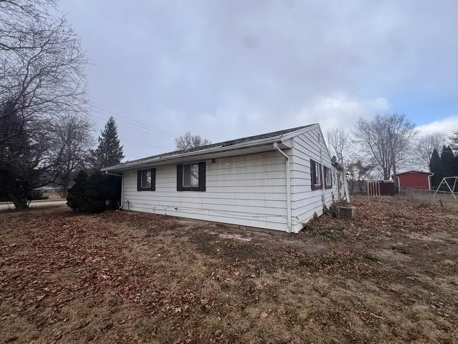 10 E Tamarack Street, Canton, IL 61520 - Image #2