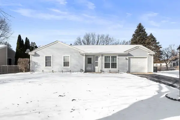 1041 Wimbledon Drive, Island Lake, IL 60042