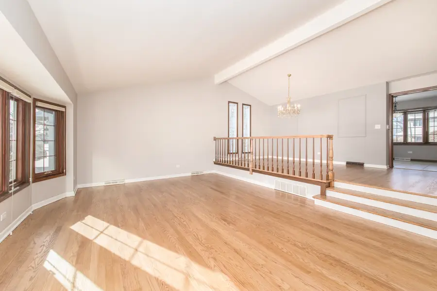 8332 N Knight Avenue, Niles, IL 60714 - Image #2