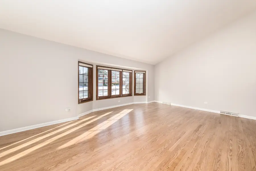 8332 N Knight Avenue, Niles, IL 60714 - Image #3