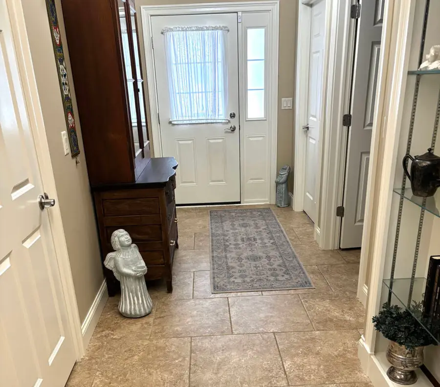 1716 Stone Gate Circle, Davenport, IA 52807 - Image #2