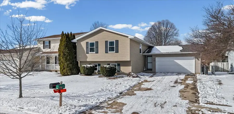 2823 Rutherford Drive, Bloomington, IL 61705 - Image #2