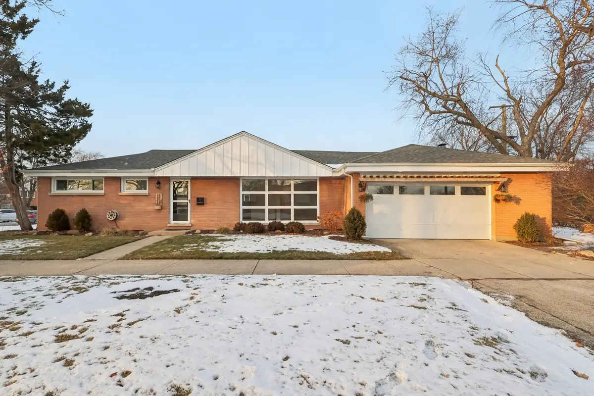 6803 N Keeler Avenue, Lincolnwood, IL 60712 - Image #1