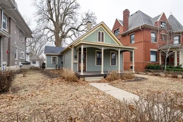 305 E Chestnut Street, Bloomington, IL 61701