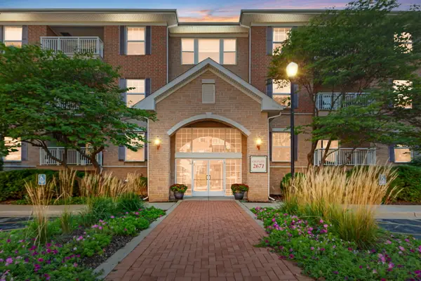 2671 Stone Circle #208, Geneva, IL 60134