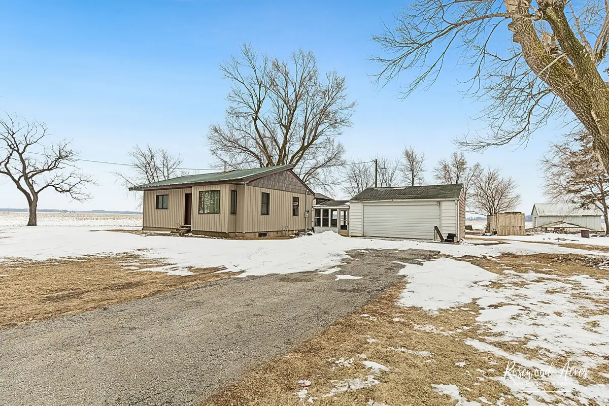 2373 E 3300 N Road, Saint Anne, IL 60964 - Image #1