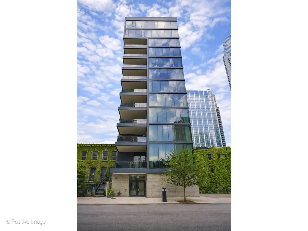 56 W Huron Street #5, Chicago, IL 60654 - Image #1