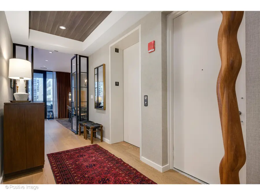 56 W Huron Street #5, Chicago, IL 60654 - Image #2