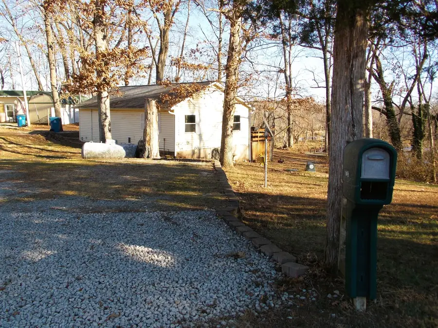 1648 Moonglow Road, Centralia, IL 62801 - Image #2