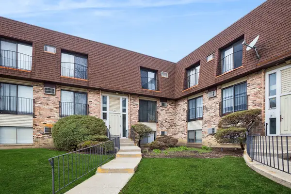 160 S Waters Edge Drive #202, Glendale Heights, IL 60139