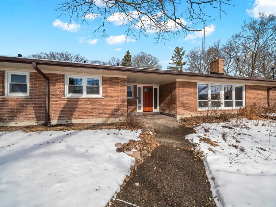 16 Yorkshire Drive, Lincolnshire, IL 60069 - Image #2