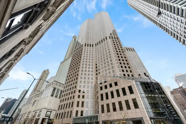 950 N Michigan Avenue #4303, Chicago, IL 60611