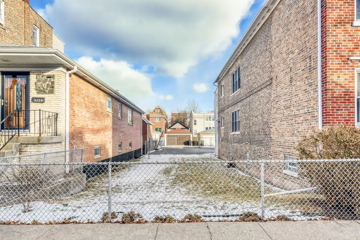 3331 S Emerald Avenue, Chicago, IL 60616 - Image #1