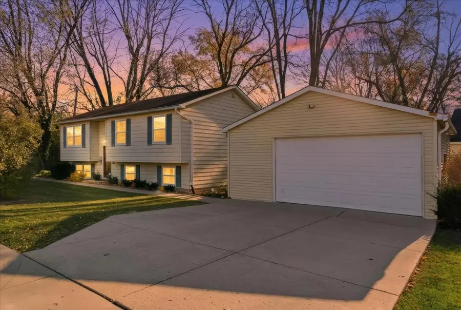 121 E Clarendon Drive, Round Lake Beach, IL 60073 - Image #2