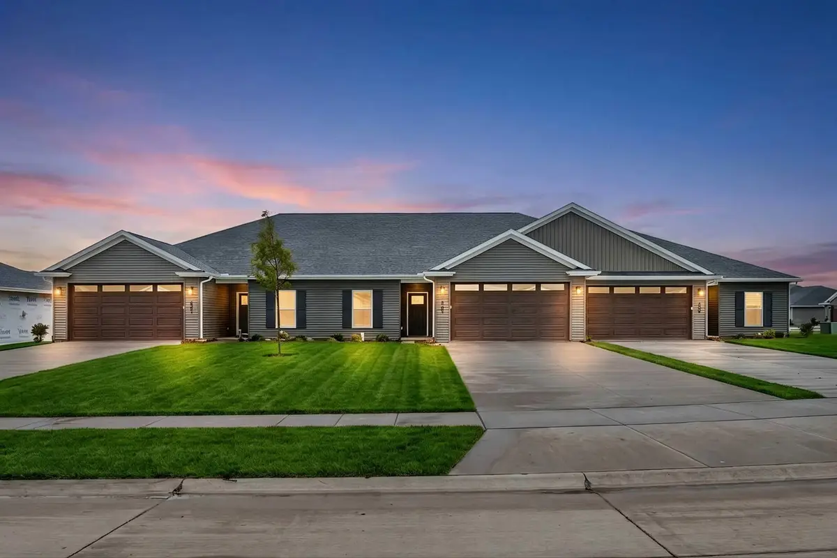 425 N 2nd Avenue, Eldridge, IA 52748 - #1