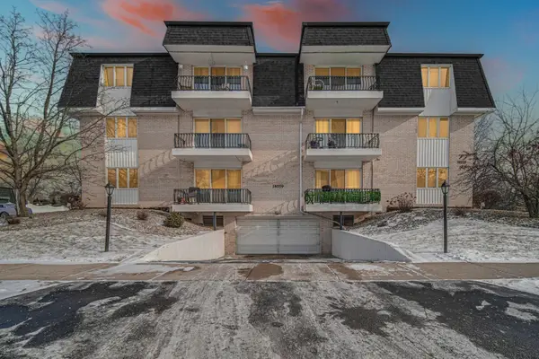 18559 Escanaba Avenue #201, Lansing, IL 60438