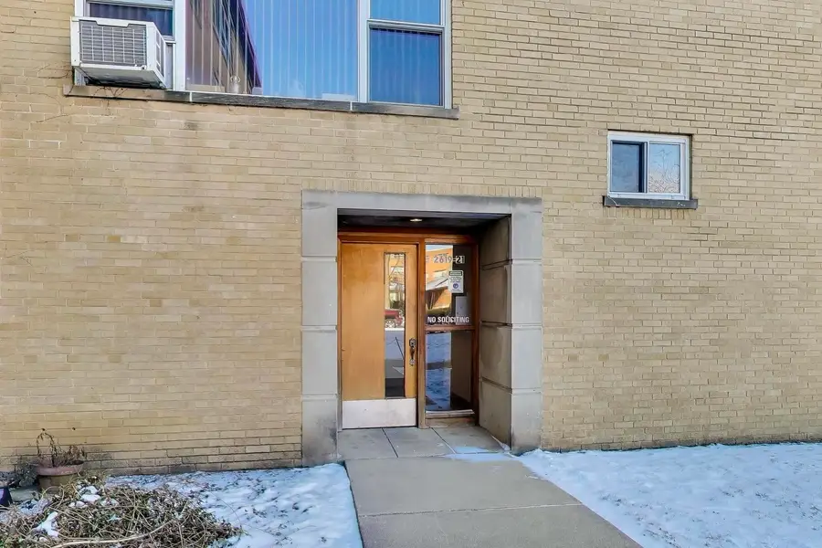 2619 W Fitch Avenue #3-C, Chicago, IL 60645 - Image #2