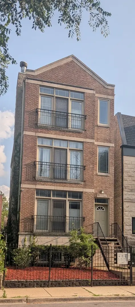 435 E 42nd Street #1, Chicago, IL 60653