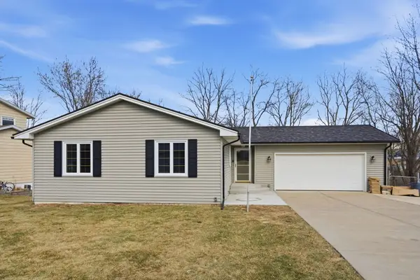 3895 Tanglefoot Court, Bettendorf, IA 52722