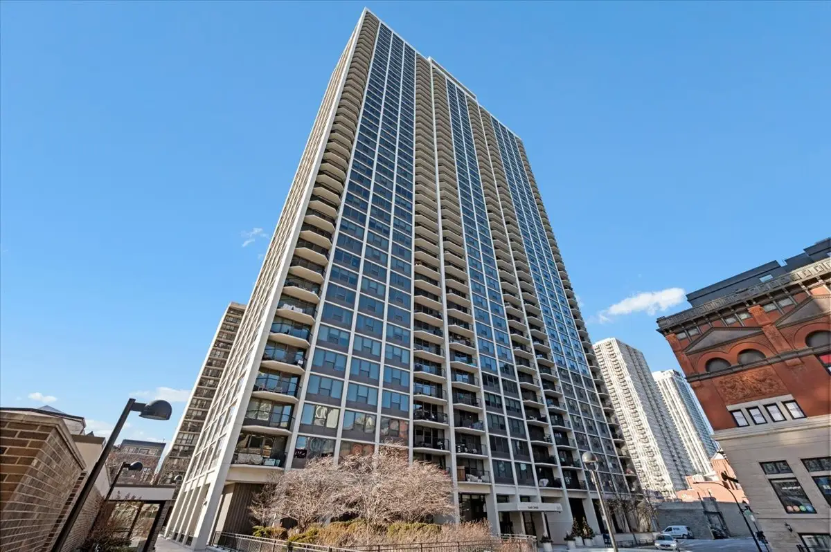 1560 N Sandburg Terrace #4011J, Chicago, IL 60610 - Image #1