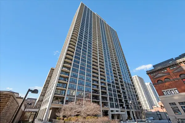 1560 N Sandburg Terrace #4011J, Chicago, IL 60610