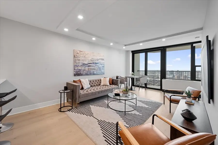 1560 N Sandburg Terrace #4011J, Chicago, IL 60610 - Image #3