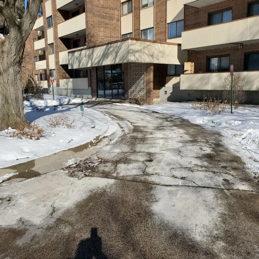 9242 Gross Point Road #107, Skokie, IL 60077 - Image #1