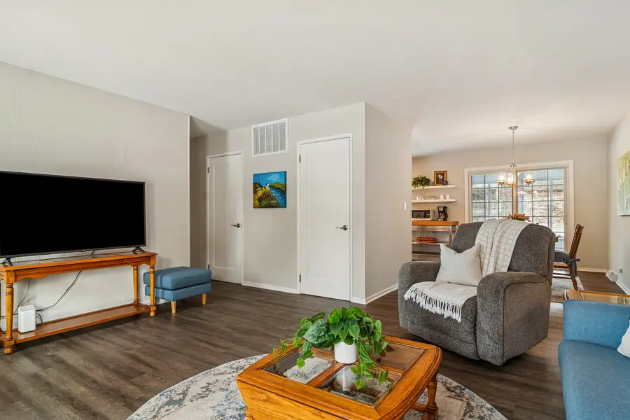 11 Crestview Terrace, Buffalo Grove, IL 60089 - Image #3