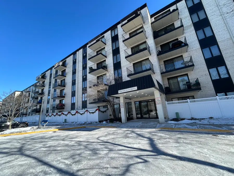 9731 N Fox Glen Drive #5C, Niles, IL 60714 - Image #3