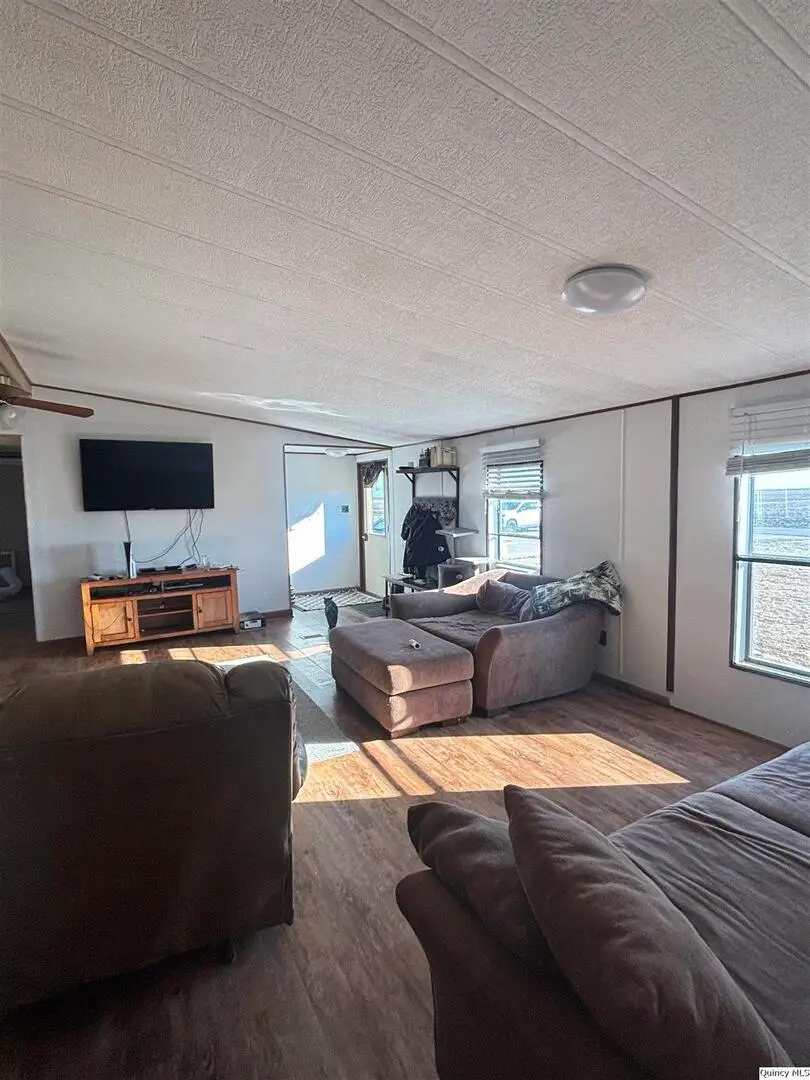 2330 E County Road 1400, Carthage, IL 62321 - Image #3