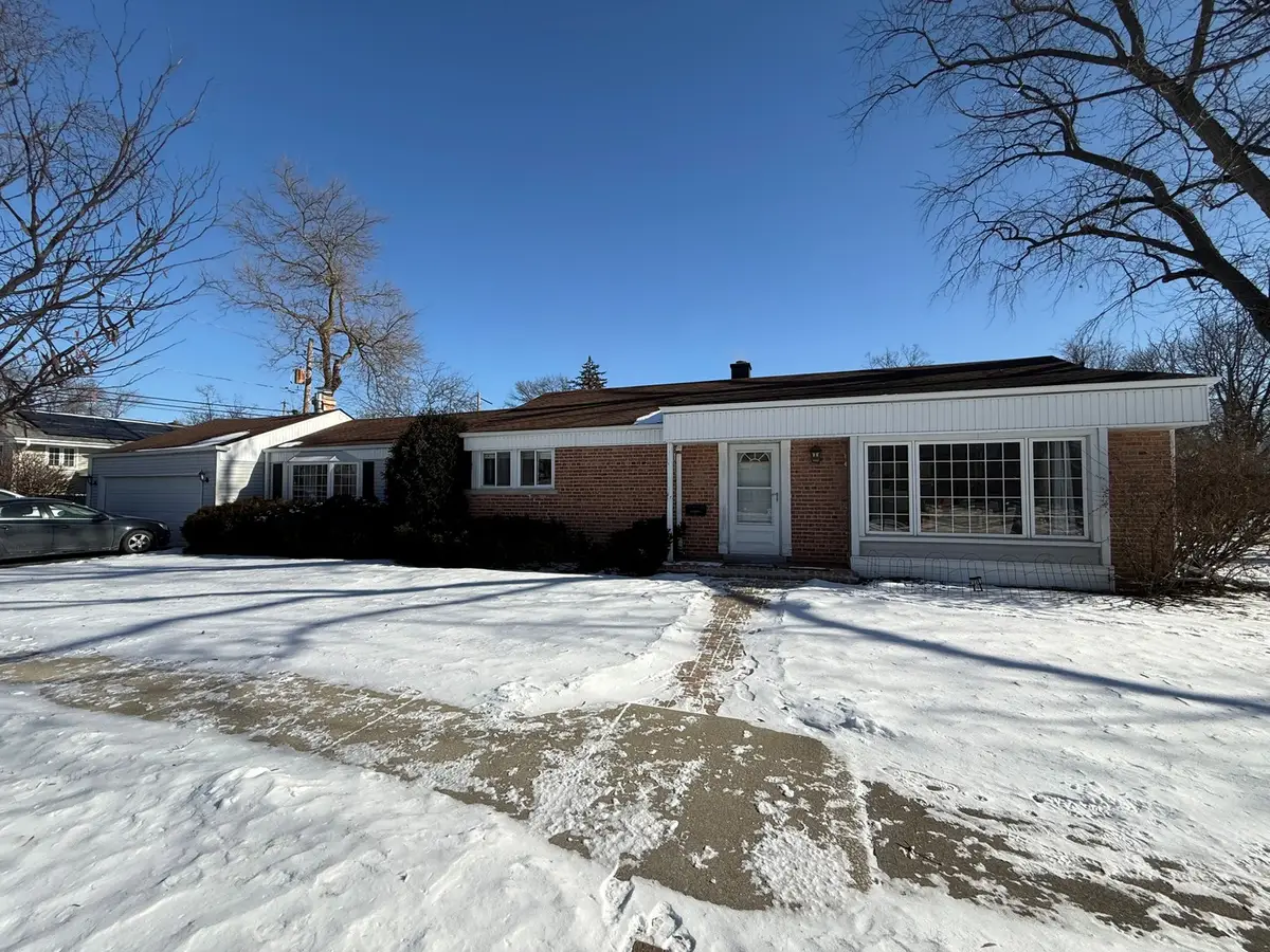 2444 Oak Avenue, Northbrook, IL 60062 - #1