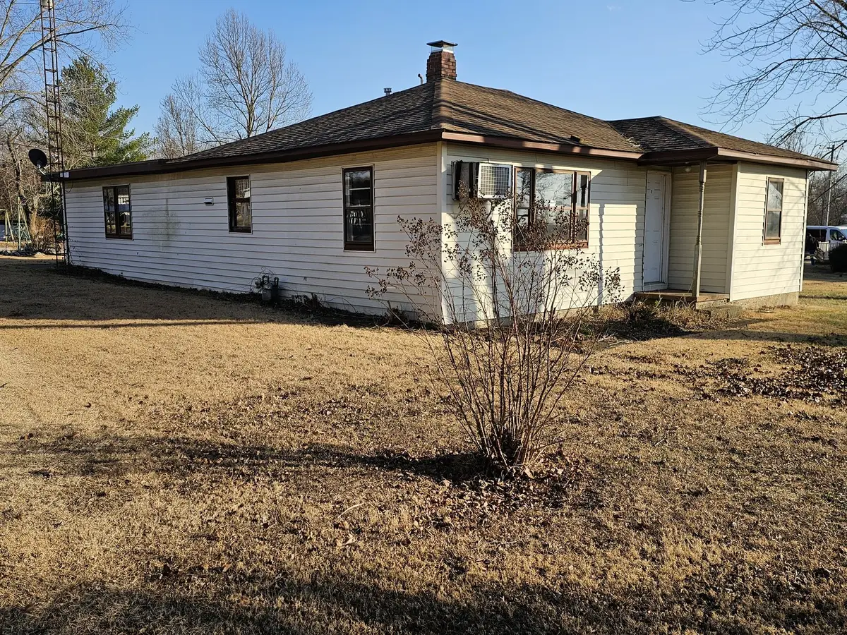 607 S Broadway, Waltonville, IL 62894 - Image #1