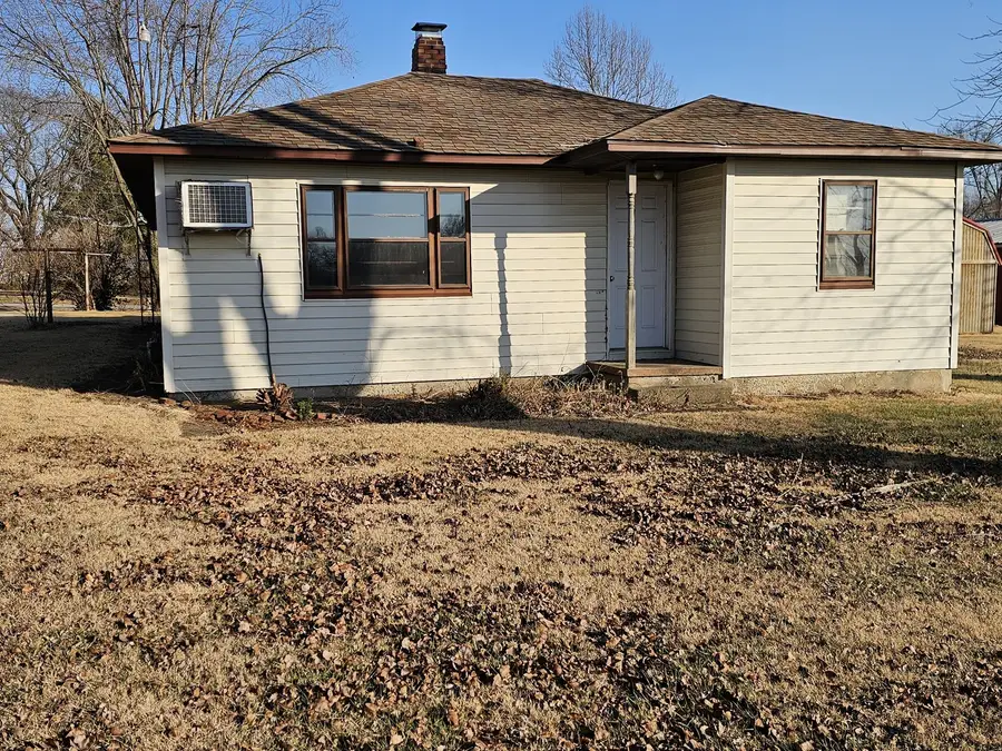 607 S Broadway, Waltonville, IL 62894 - Image #2