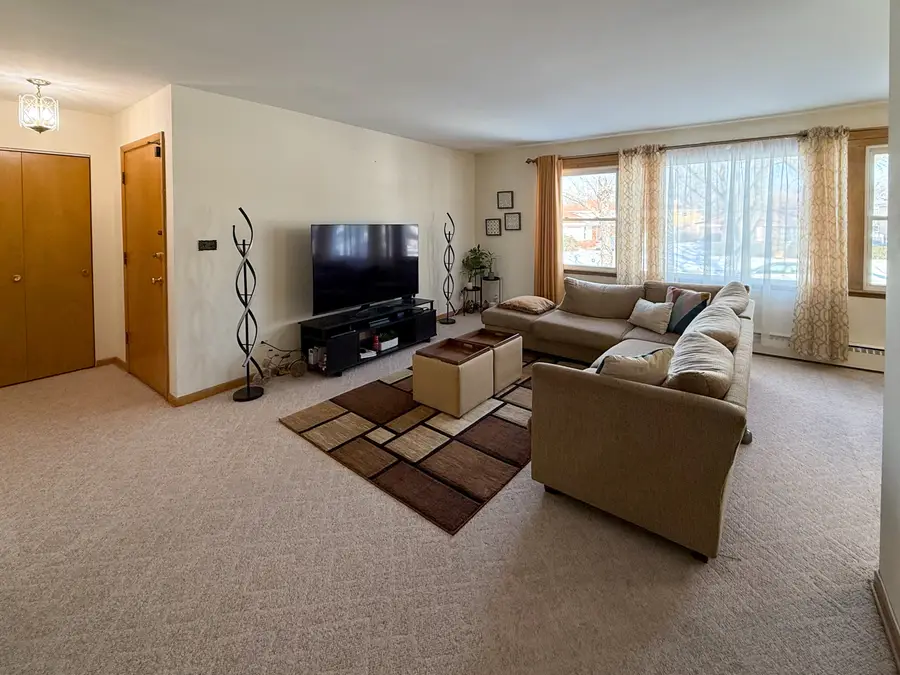 8027 W Churchill Avenue, Niles, IL 60714 - Image #3