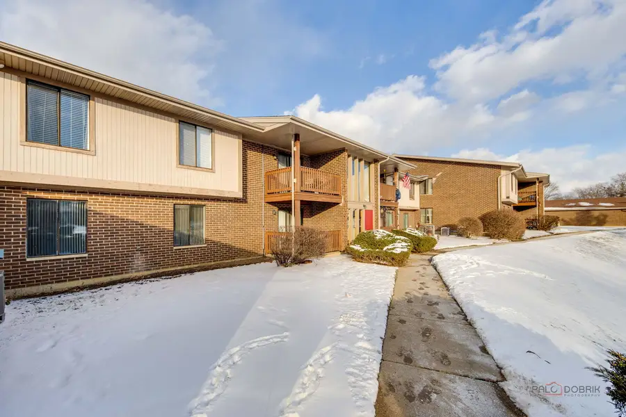 800 Brook Drive #1, Streamwood, IL 60107 - Image #3