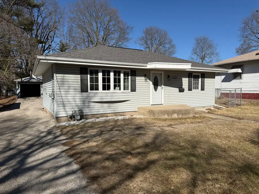 1124 E 1st Avenue, Monmouth, IL 61462 - #2