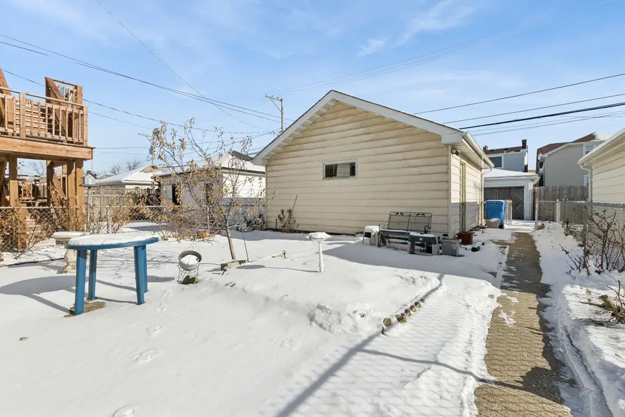 5207 N Ludlam Avenue, Chicago, IL 60630 - Image #2