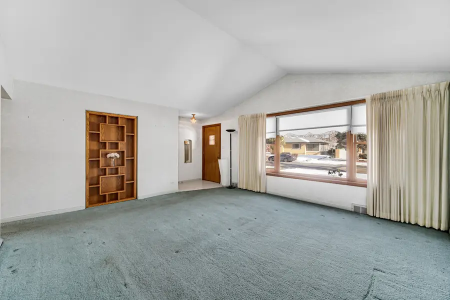 7050 N Keating Avenue, Lincolnwood, IL 60712 - Image #3