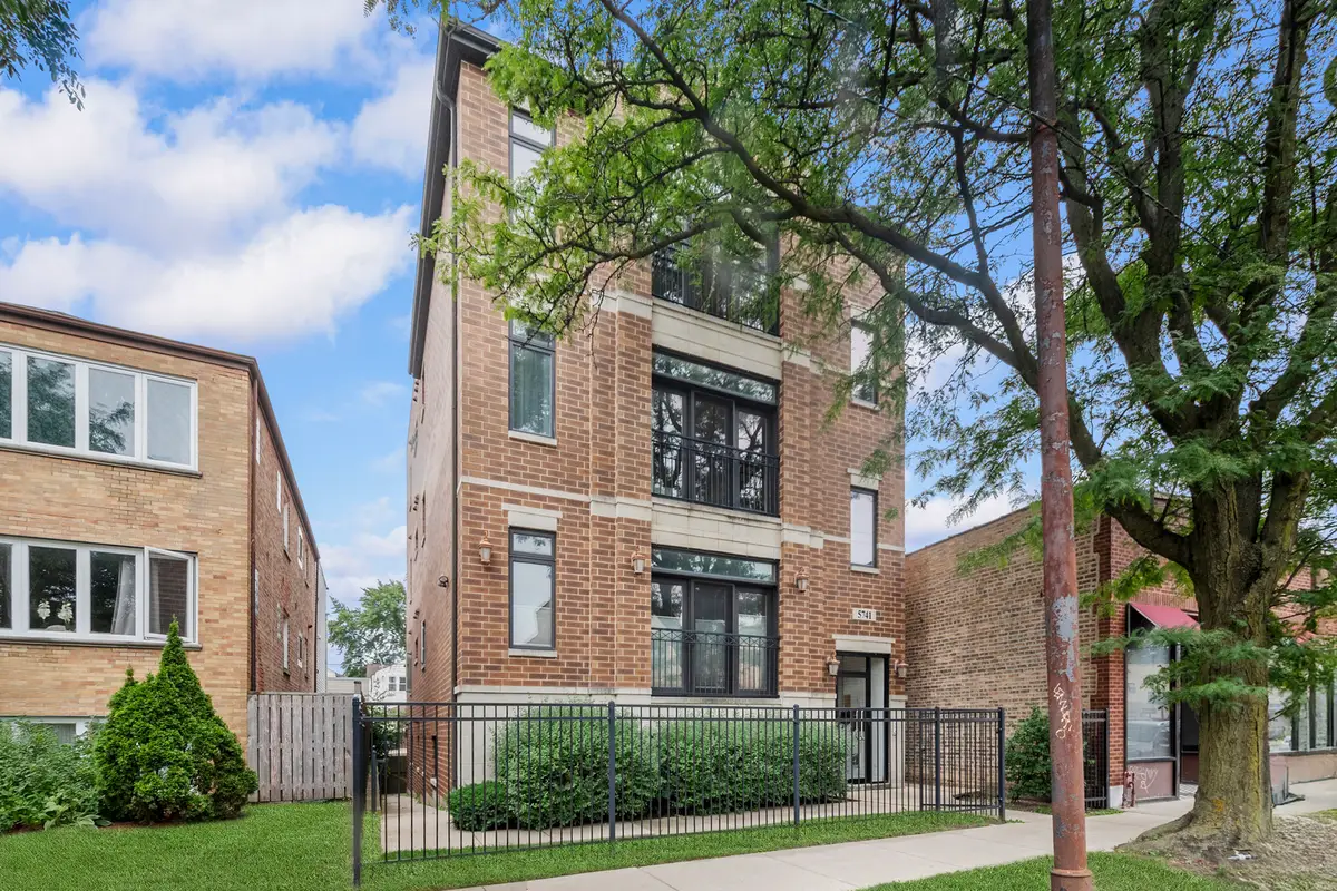 5741 W Lawrence Avenue #1, Chicago, IL 60630 - Image #1