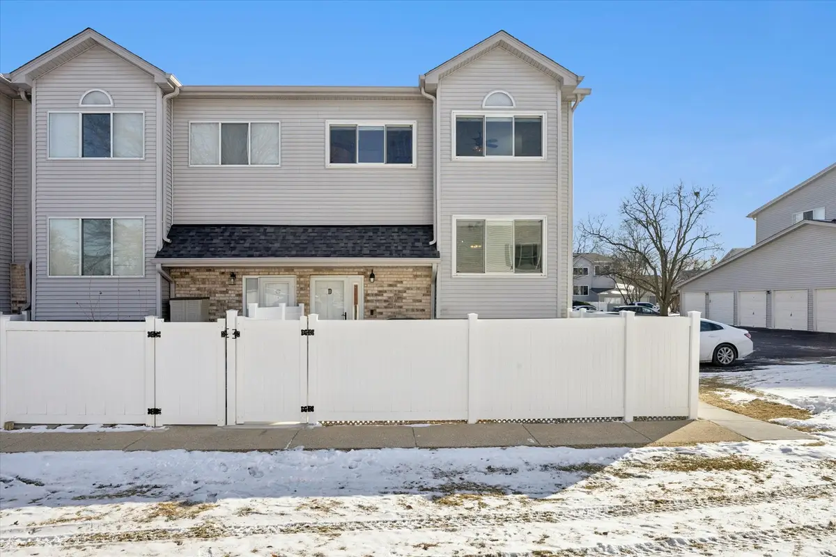 351 Park Ridge Lane #D, Aurora, IL 60504 - Image #1