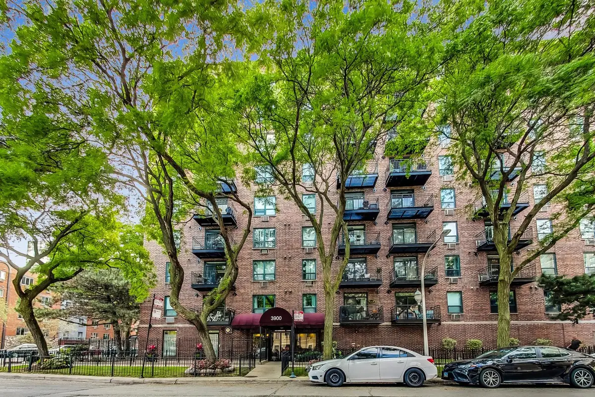 3900 N Pine Grove Avenue #301, Chicago, IL 60613 - #1