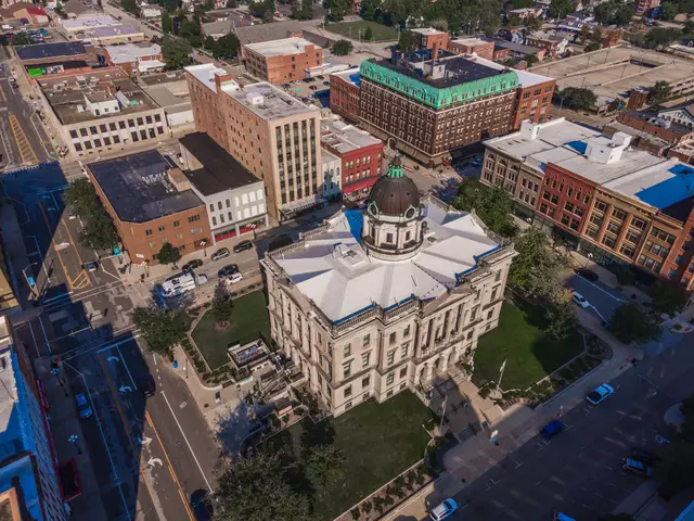 212 N Center Street #302, Bloomington, IL 61701 - Image #2