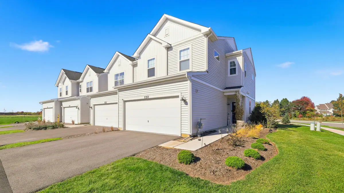 120 Kingsport Drive, South Elgin, IL 60177 - #1