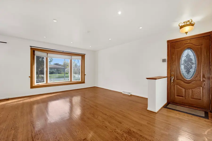 9410 Lawler Avenue, Skokie, IL 60077 - Image #3