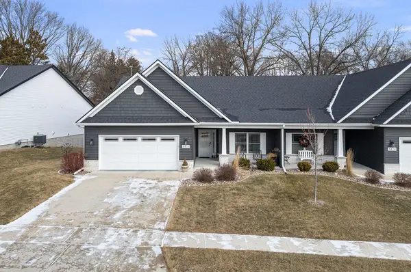 4418 Chestnut Drive, Bettendorf, IA 52772