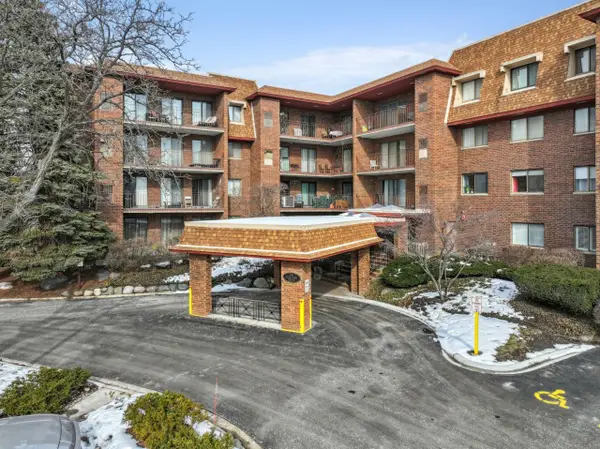 101 Old Oak Drive #216, Buffalo Grove, IL 60089