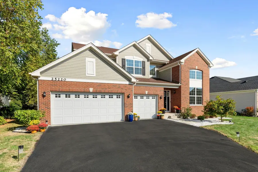 25220 W Zoumar Drive, Plainfield, IL 60586 - Image #2