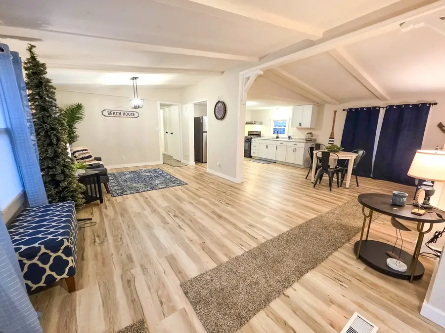 1060 W 5th Street, Flora, IL 62839 - Image #3