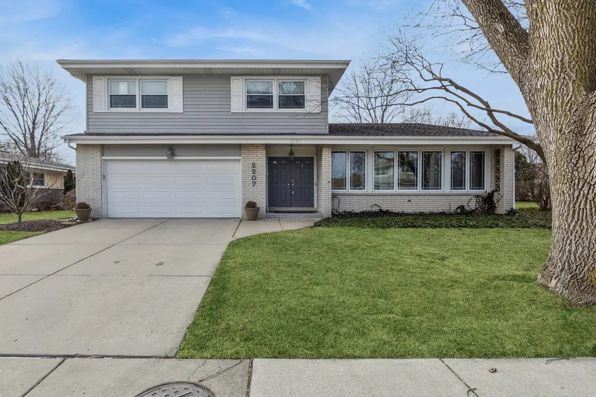 2207 E Michael Manor Lane, Arlington Heights, IL 60004 - #1